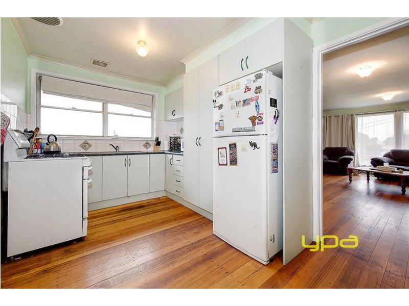 17 Hendricks Crescent, Jacana VIC 3047