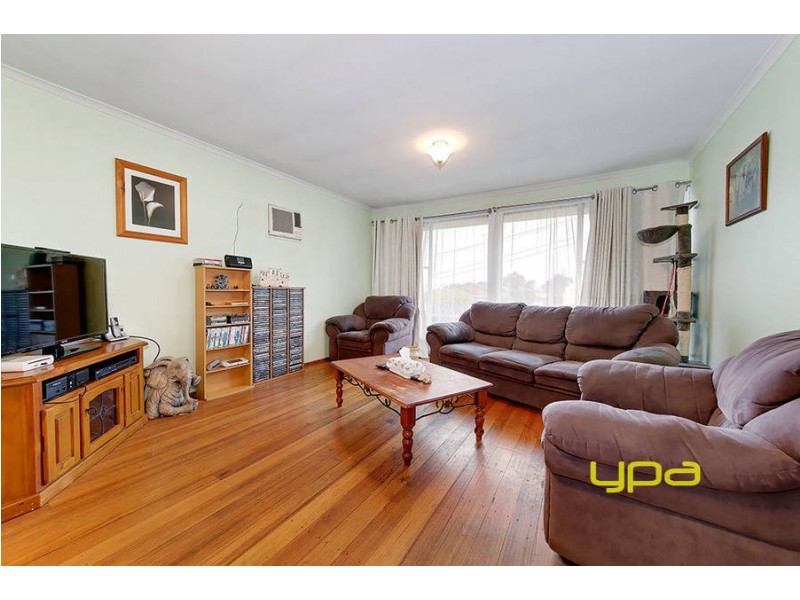 17 Hendricks Crescent, Jacana VIC 3047