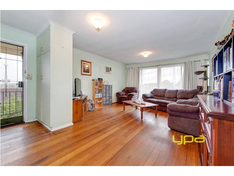 17 Hendricks Crescent, Jacana VIC 3047