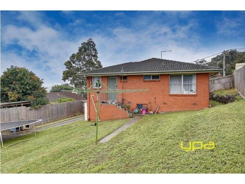 17 Hendricks Crescent, Jacana VIC 3047