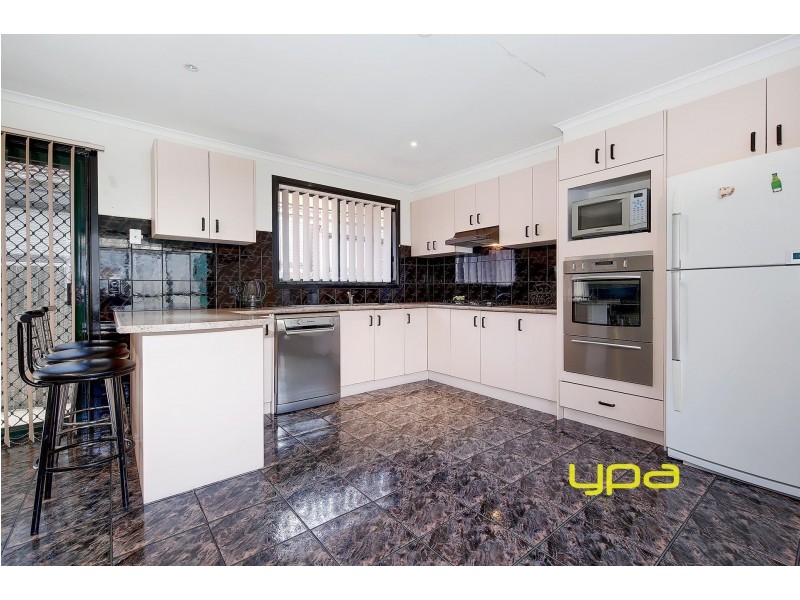 2/9 Berringa Court, Meadow Heights VIC 3048