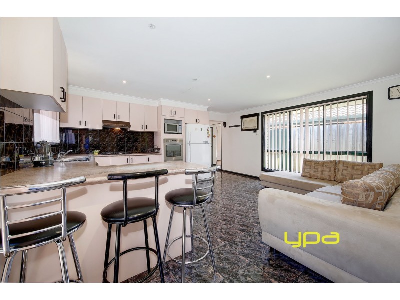 2/9 Berringa Court, Meadow Heights VIC 3048