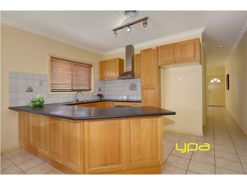 17 Franklin Avenue, Roxburgh Park VIC 3064