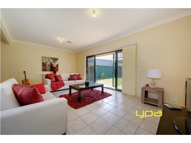 17 Franklin Avenue, Roxburgh Park VIC 3064