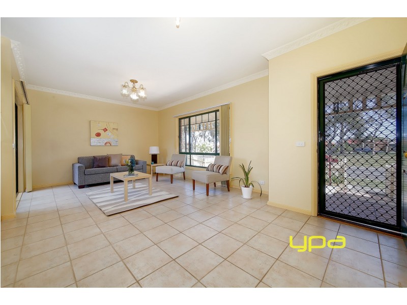 17 Franklin Avenue, Roxburgh Park VIC 3064