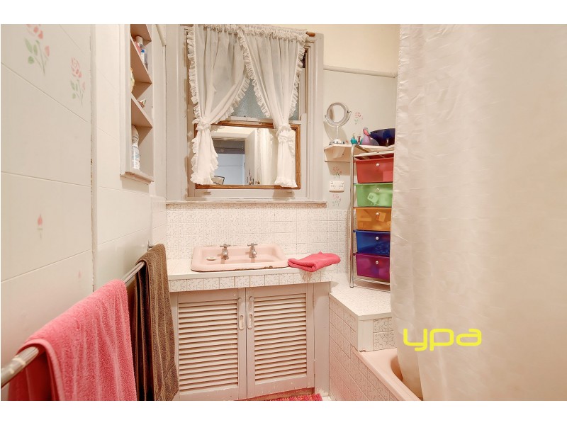 52 Hales Crescent, Jacana VIC 3047