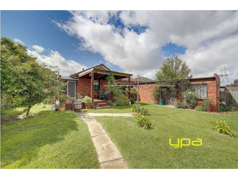 52 Hales Crescent, Jacana VIC 3047