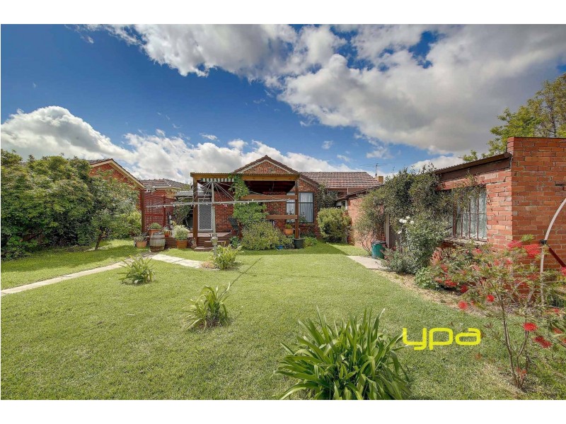 52 Hales Crescent, Jacana VIC 3047