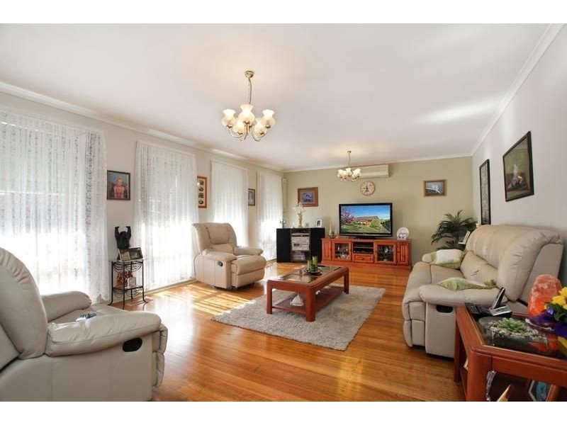 49 Lorraine Crescent, Jacana VIC 3047