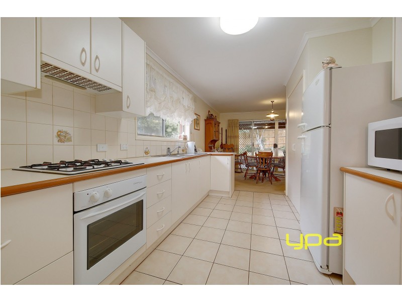 5 Caple Place, Gladstone Park VIC 3043