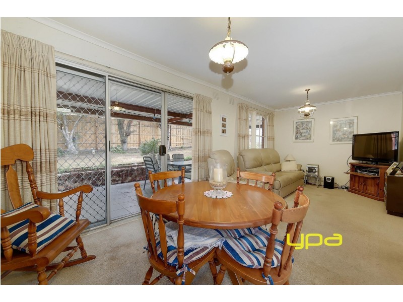 5 Caple Place, Gladstone Park VIC 3043