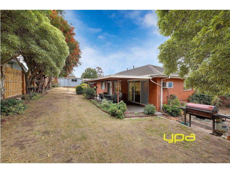 5 Caple Place, Gladstone Park VIC 3043