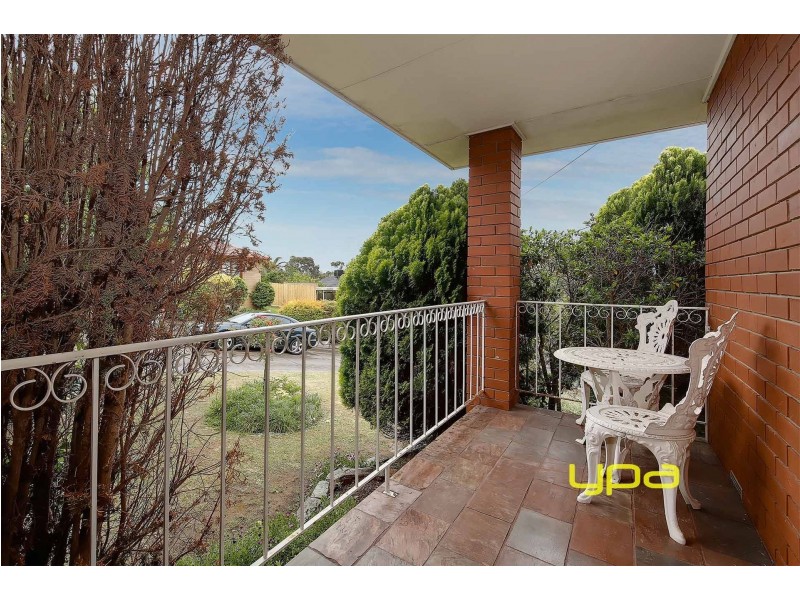 5 Caple Place, Gladstone Park VIC 3043