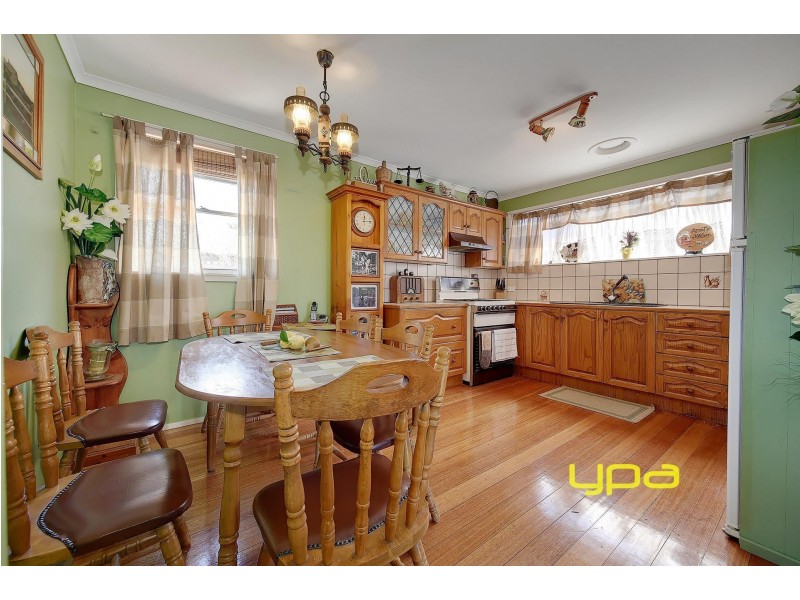 6 Lorraine Crescent, Jacana VIC 3047