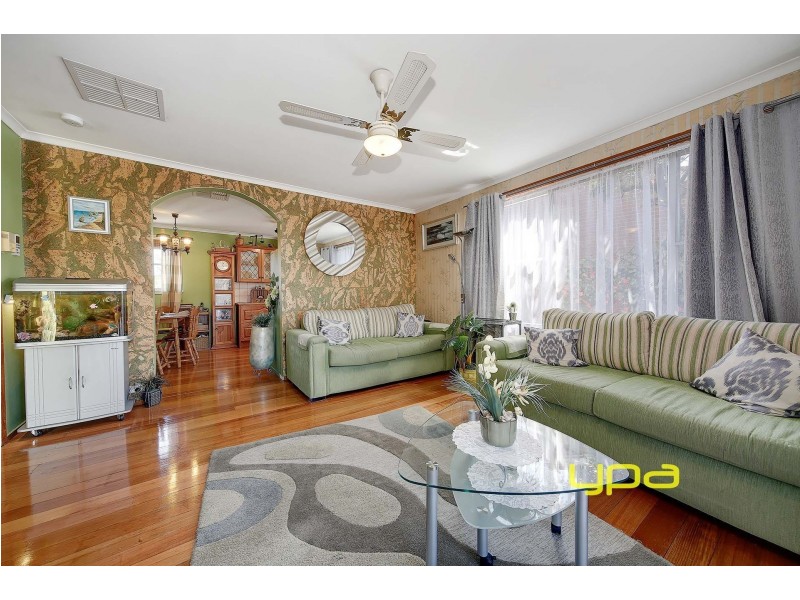 6 Lorraine Crescent, Jacana VIC 3047