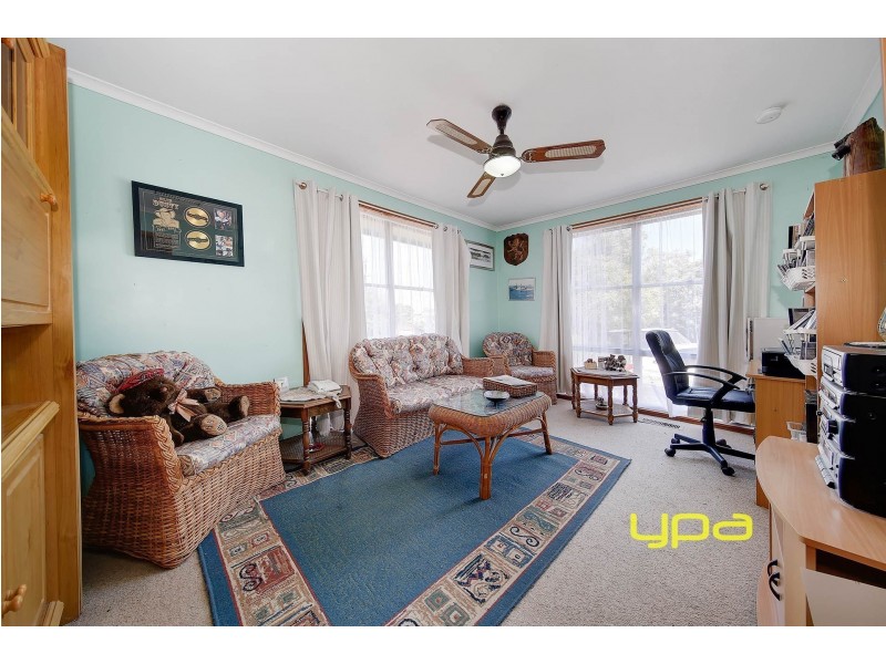 6 Lorraine Crescent, Jacana VIC 3047