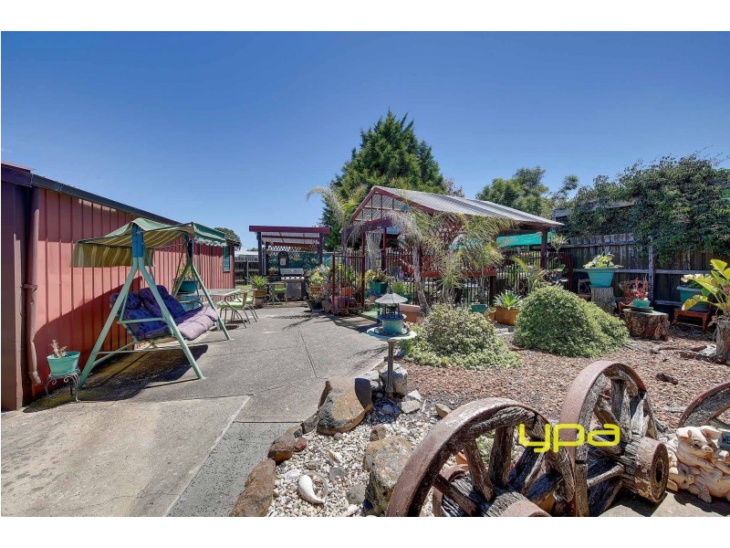 6 Lorraine Crescent, Jacana VIC 3047