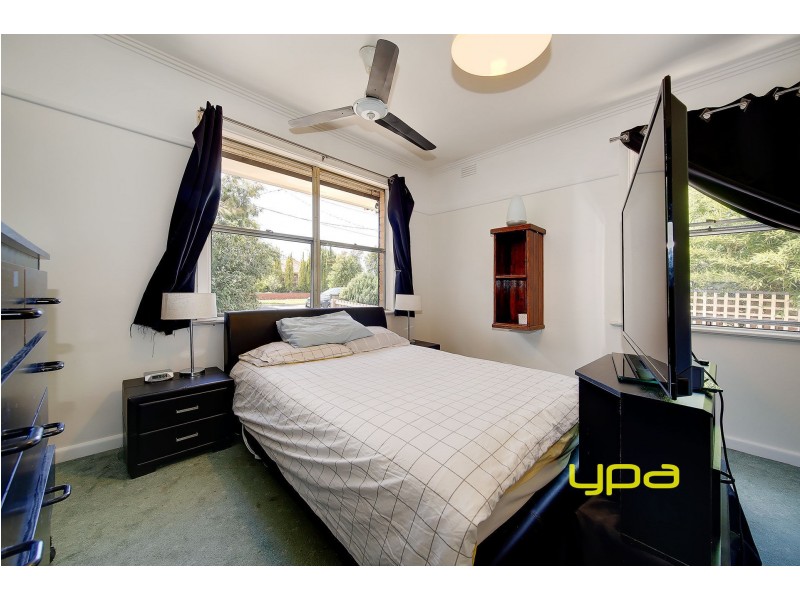 39 Emu Parade, Jacana VIC 3047