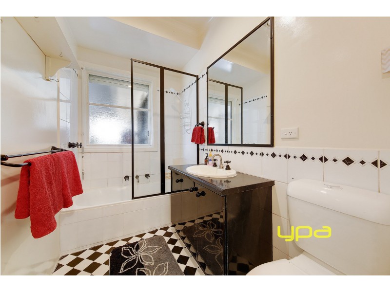 39 Emu Parade, Jacana VIC 3047