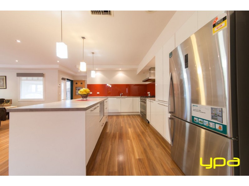 39 Rearden Crescent, Roxburgh Park VIC 3064