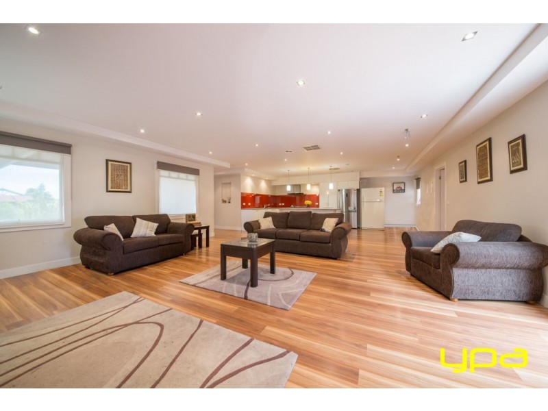 39 Rearden Crescent, Roxburgh Park VIC 3064