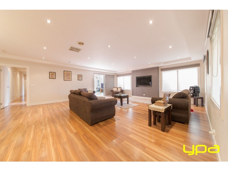 39 Rearden Crescent, Roxburgh Park VIC 3064