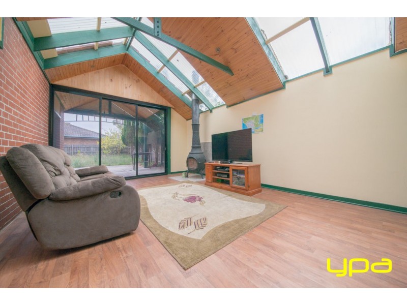 39 Rearden Crescent, Roxburgh Park VIC 3064