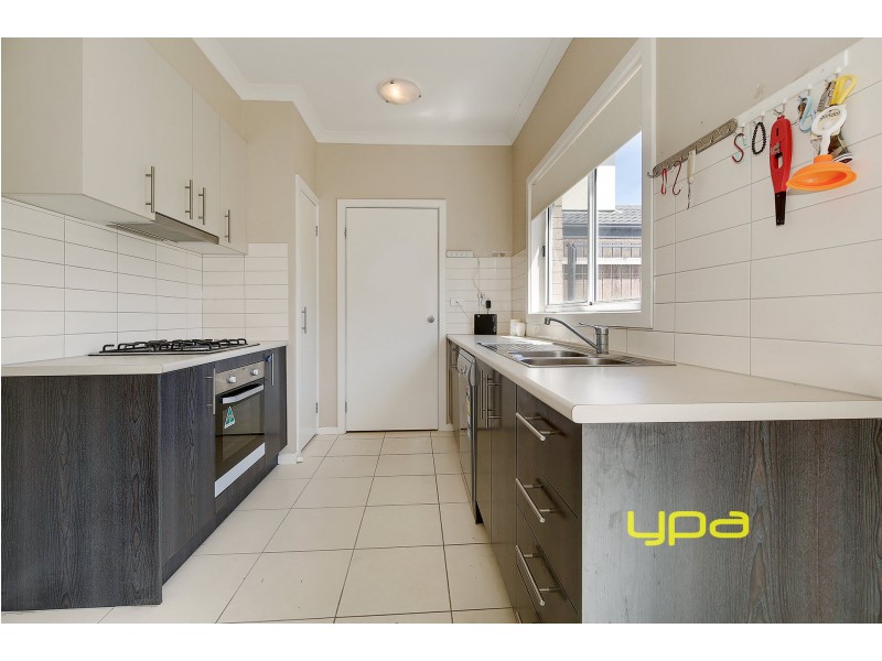 118 James Mirams Drive, Roxburgh Park VIC 3064