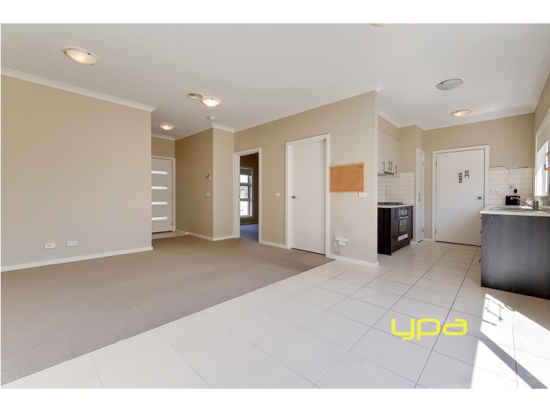 118 James Mirams Drive, Roxburgh Park VIC 3064