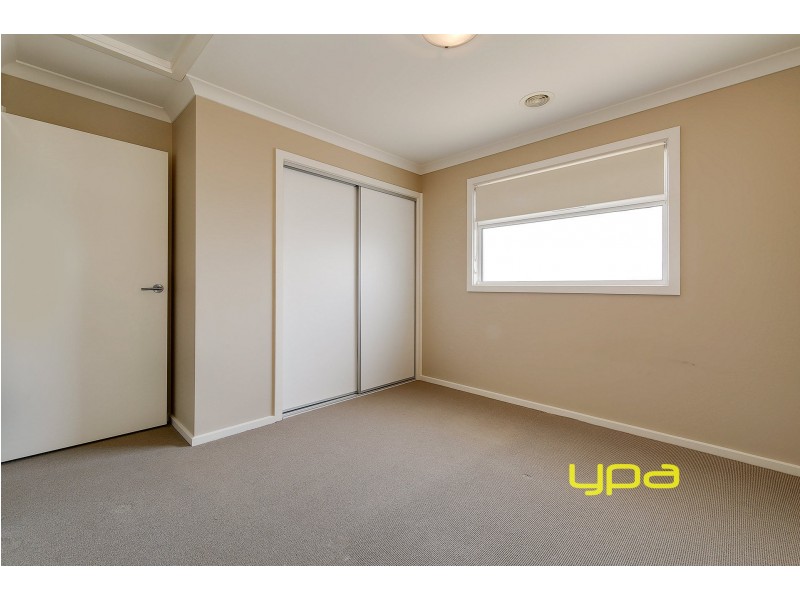 118 James Mirams Drive, Roxburgh Park VIC 3064