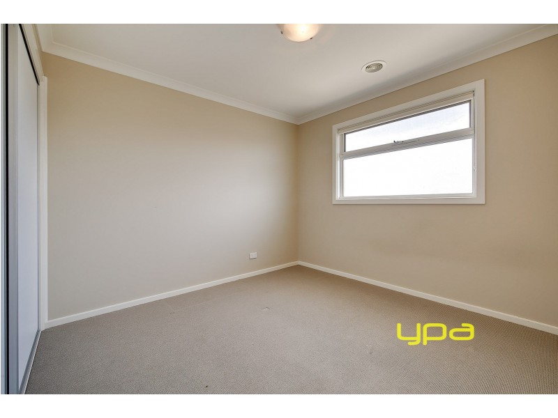 118 James Mirams Drive, Roxburgh Park VIC 3064