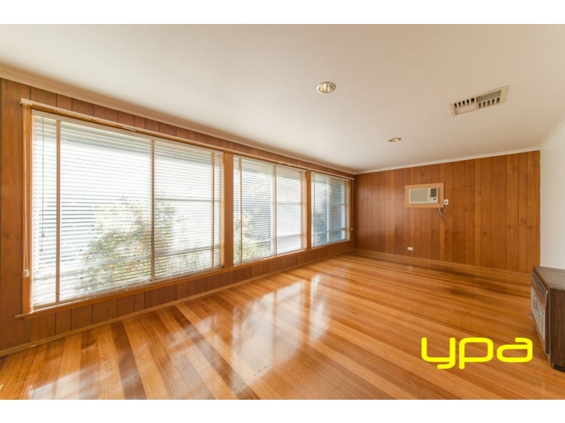 53 Lorraine Crescent, Jacana VIC 3047