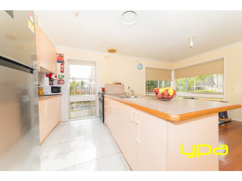 8 Lubeck Court, Meadow Heights VIC 3048