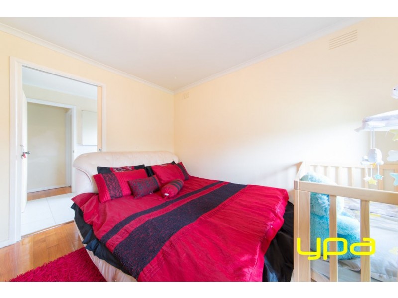 8 Lubeck Court, Meadow Heights VIC 3048