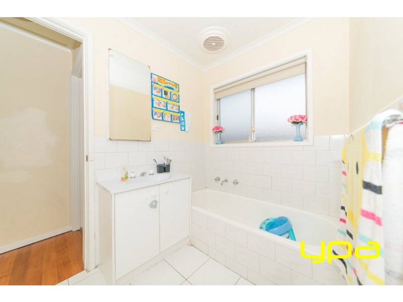 8 Lubeck Court, Meadow Heights VIC 3048