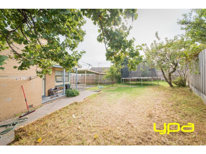 8 Lubeck Court, Meadow Heights VIC 3048