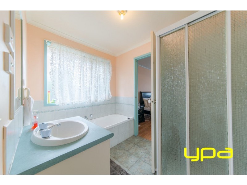 2 Ironbark Court, Meadow Heights VIC 3048