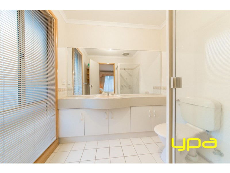 4 Gellion Place, Roxburgh Park VIC 3064