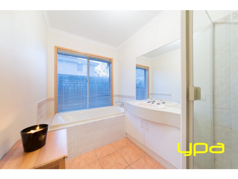 4 Gellion Place, Roxburgh Park VIC 3064