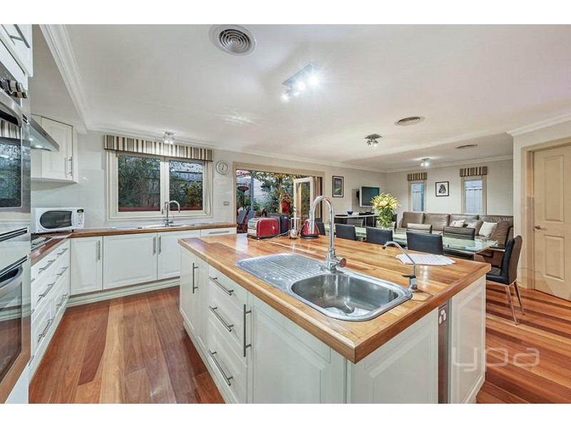 30 Grundy Grove, Pascoe Vale South VIC 3044
