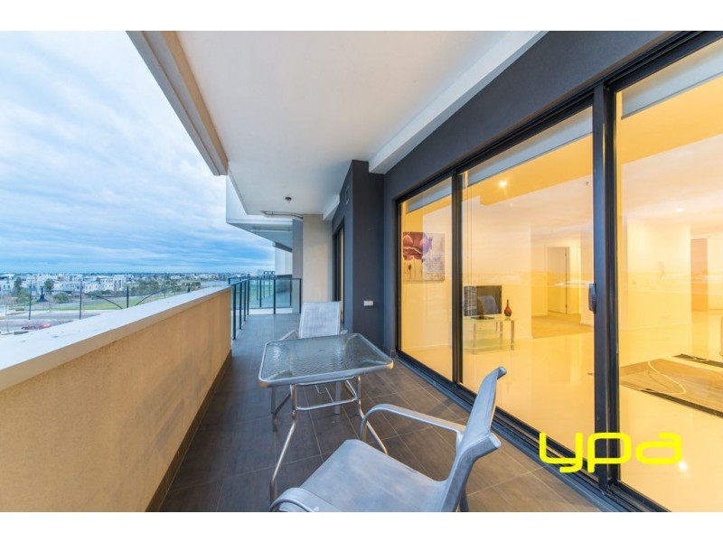 350/73 Lake Street, Caroline Springs VIC 3023