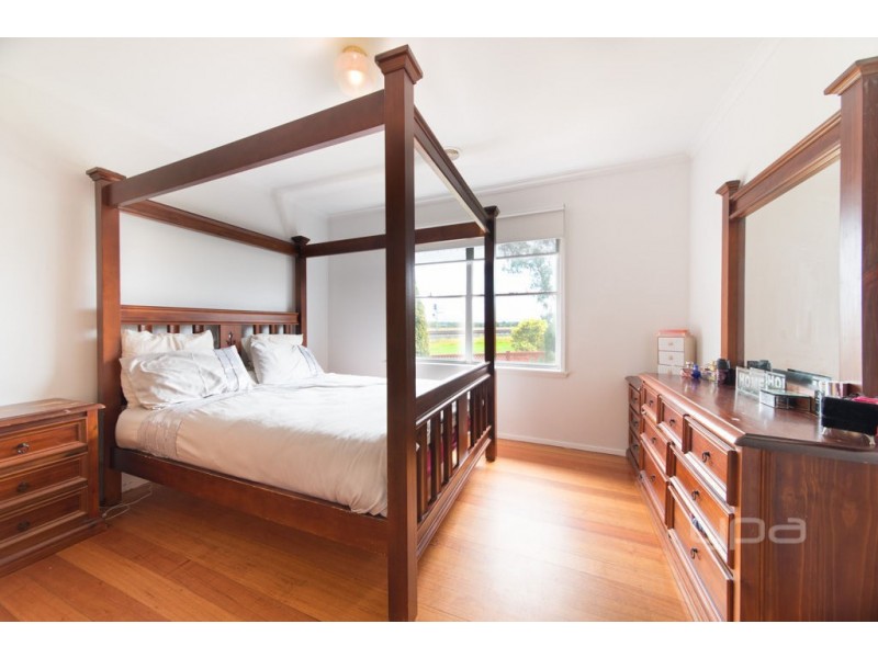 19 Stockdale Avenue, Dallas VIC 3047