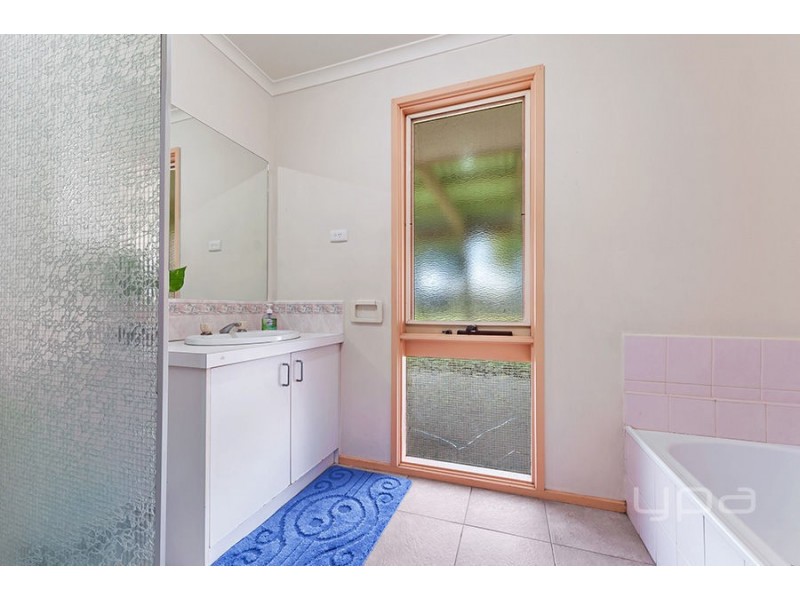 10 Binnak Court, Meadow Heights VIC 3048