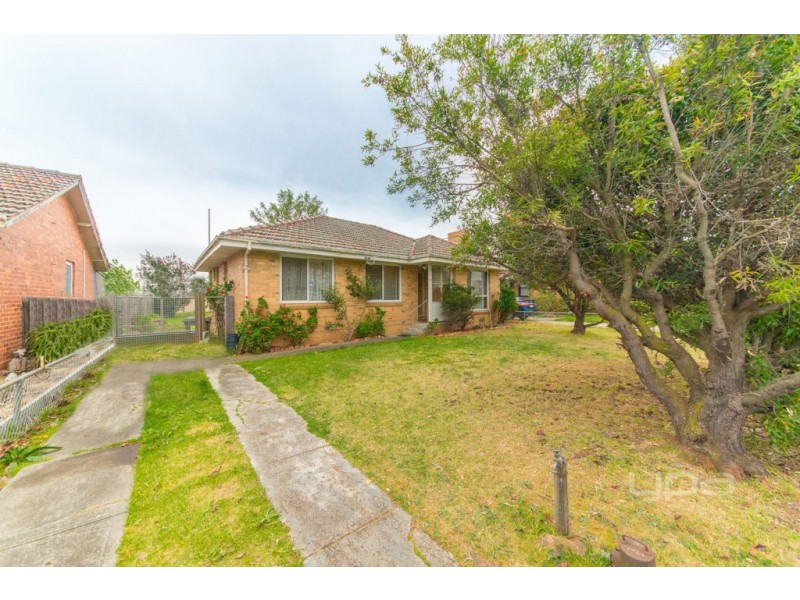 54 Hales Crescent, Jacana VIC 3047