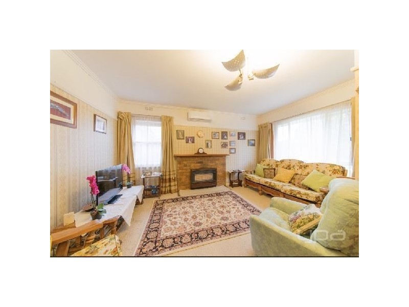 54 Hales Crescent, Jacana VIC 3047