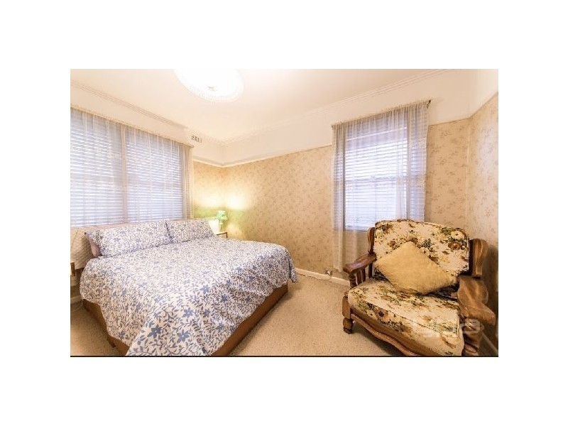 54 Hales Crescent, Jacana VIC 3047