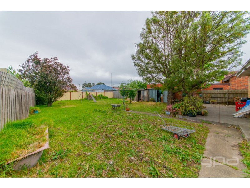 54 Hales Crescent, Jacana VIC 3047