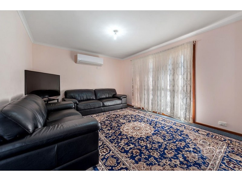 1/11 Elgata Close, Meadow Heights VIC 3048