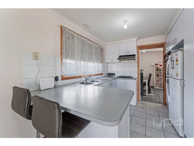 2/11 Elgata Close, Meadow Heights VIC 3048