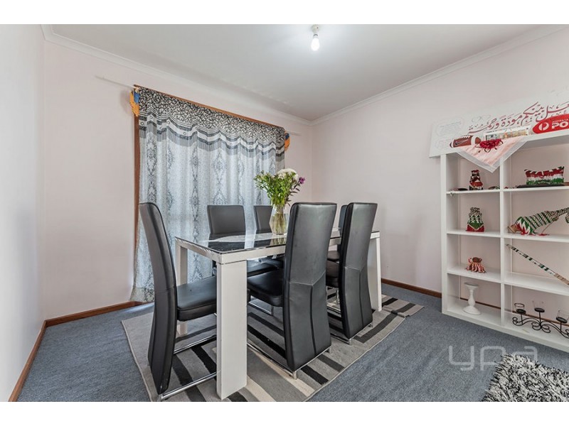 2/11 Elgata Close, Meadow Heights VIC 3048